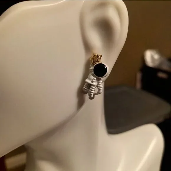 Cute Astronaut Stud Earrings - Picture 3 of 5
